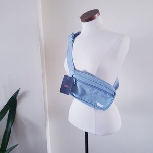 Levi's BNWT Light Wash Denim Belt Bag O/S